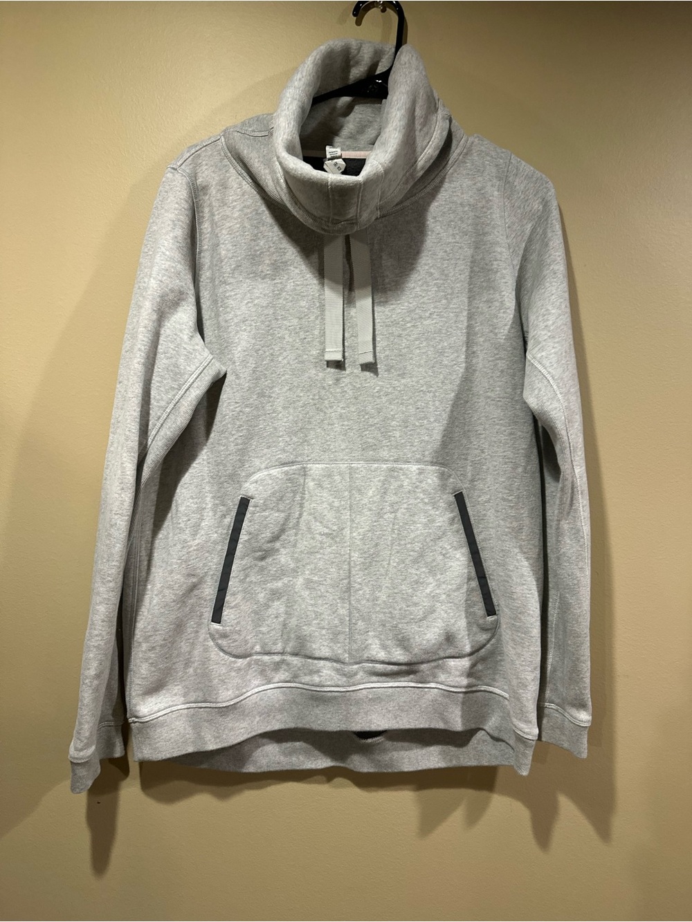 Wwomen’s  Gray Funnel Neck Pullover Hoodie
